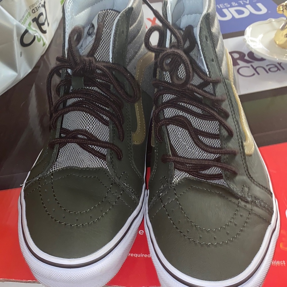 Men’s olive green vans never worn only tried on